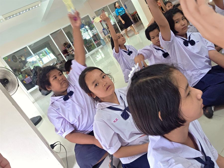 นักเรียนตั้งใจร่วมกิจกรรมส่งเสริมสุขภาพช่องปาก