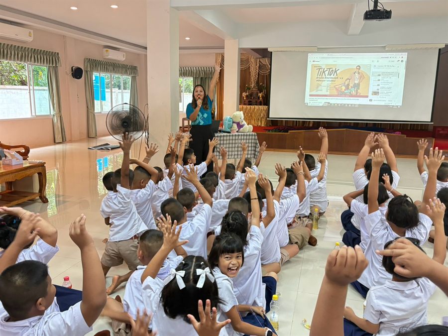 นักเรียนร่วมกิจกรรมเรียนรู้การดูแลสุขภาพฟัน