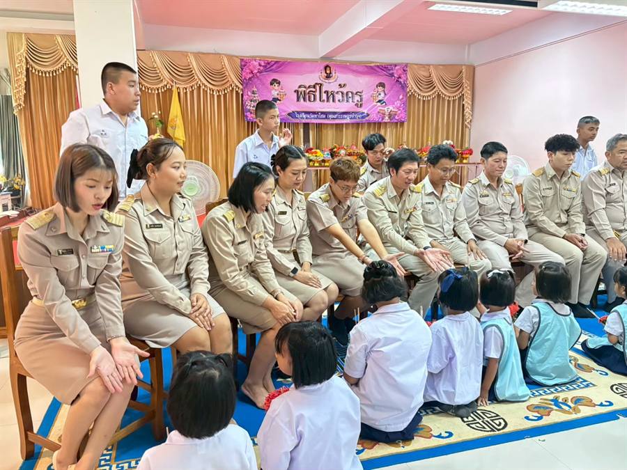 พานไหว้ครูที่นักเรียนจัดทำ